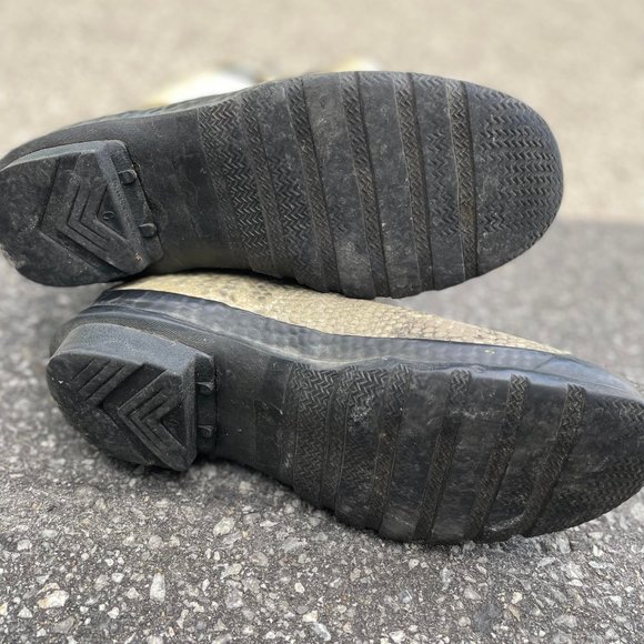 SOLD Hunter snake skin rain boots Size 9 - Picture 2 of 3